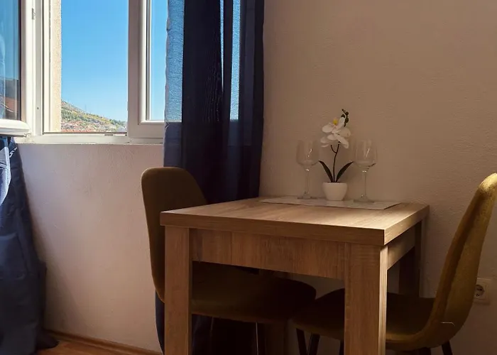 Old Stone * Μόσταρ